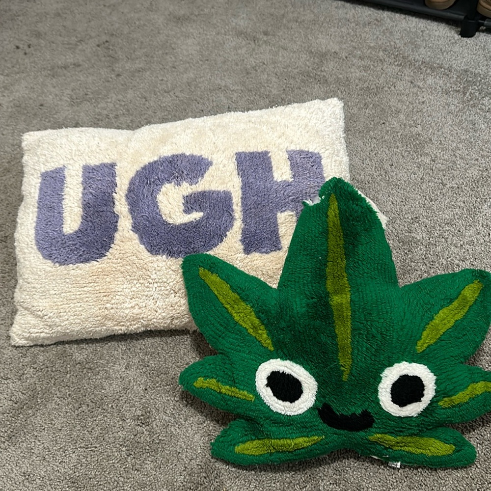 URBAN OUTFITTERS PILLOWS